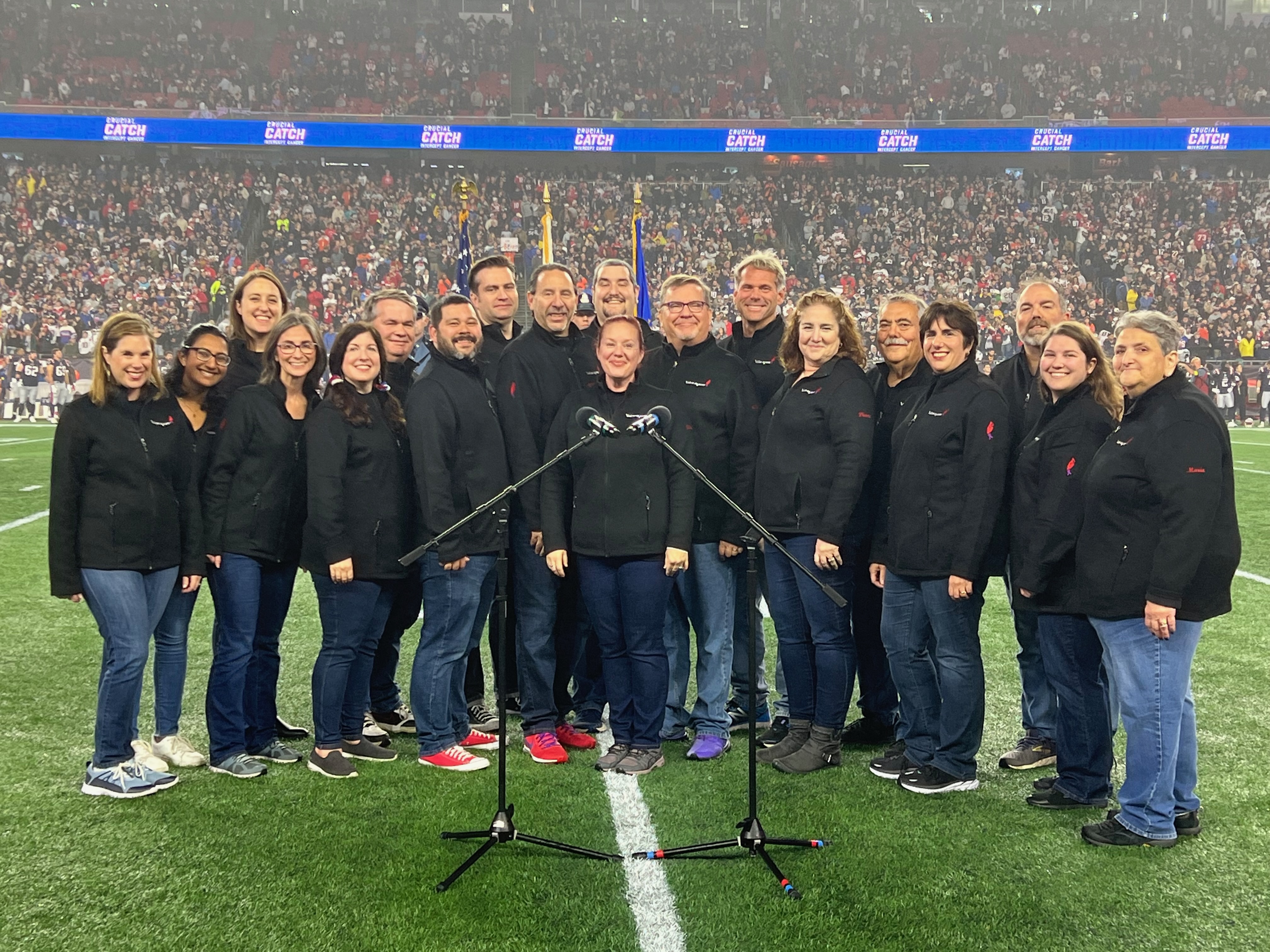 Patriots cheerleader who survived cancer will sing national anthem